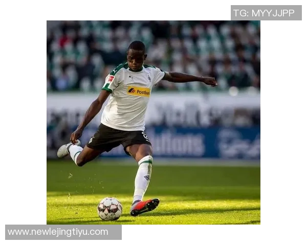 24岁范德芬边路狂飙如入无人之境展现中卫惊人速度与技术