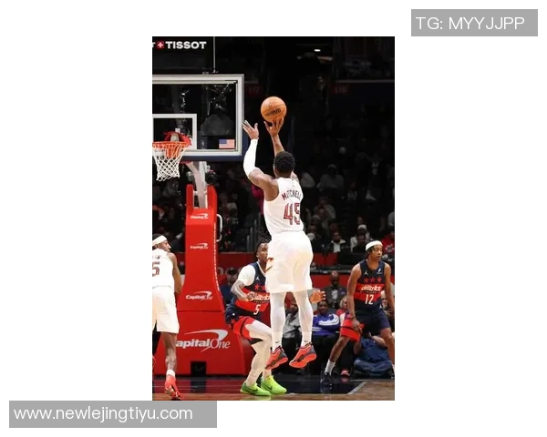 米切尔上半场表现惊艳11投8中轻松拿下18分4篮板2助攻助力球队奋勇争先