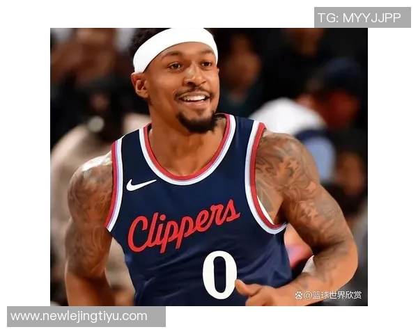 快船官方确认比尔因背部不适明日对阵开拓者出战存疑