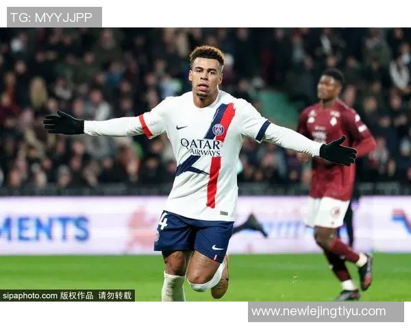 巴黎扳回一球杜埃制造点球贡萨洛拉莫斯稳健罚入扳平比分